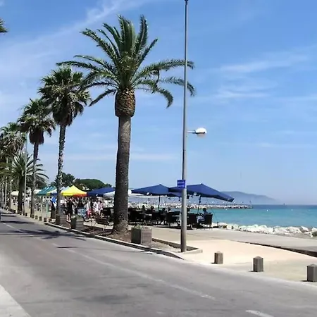 Blue Summer Vibes For 4p, Ac, Balcony, Parking, At 50m, Access -4 *