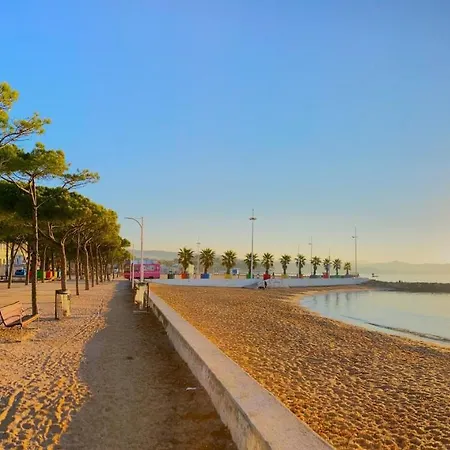 Blue Summer Vibes For 4p, Ac, Balcony, Parking, At 50m, Access -4 Apartment