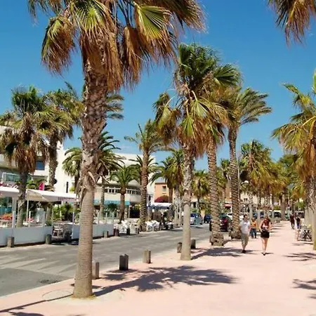 Blue Summer Vibes For 4p, Ac, Balcony, Parking, At 50m, Access -4 Apartment